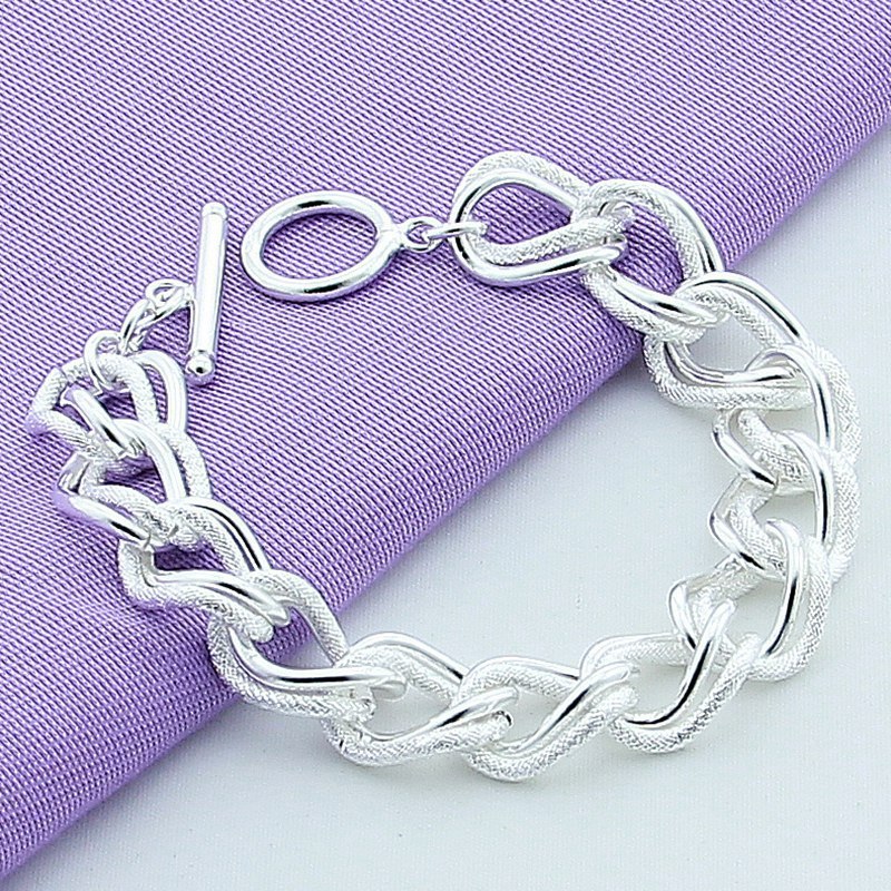 Stylish bracelet with a sleek design, perfect for enhancing any outfit.